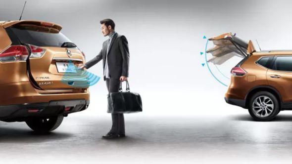 Pintu Belakang Mobil Bertenaga Listrik
   